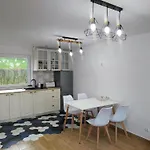 Дом отдыха Hexagon Honey House+ Prywatna Plaza+jezioro+ Stawy+ Gospodarstwo+ Pasieka Srokowo