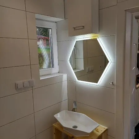 Holiday home Hexagon Honey House+ Prywatna Plaza+jezioro+ Stawy+ Gospodarstwo+ Pasieka Srokowo